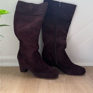 Womans Suede Boots.